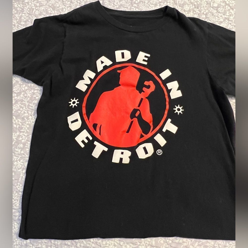 ⭐️EUC⭐️ MADE IN DETROIT TEE